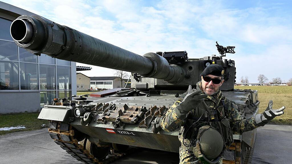 Vorf\u00fchrung mit Leopard-Kampfpanzer in Wels