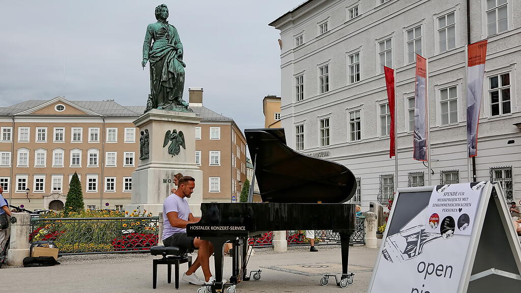 Open Piano Mozartplatz
