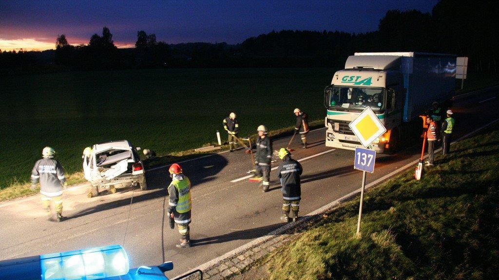 Pkw über Böschung geschoben