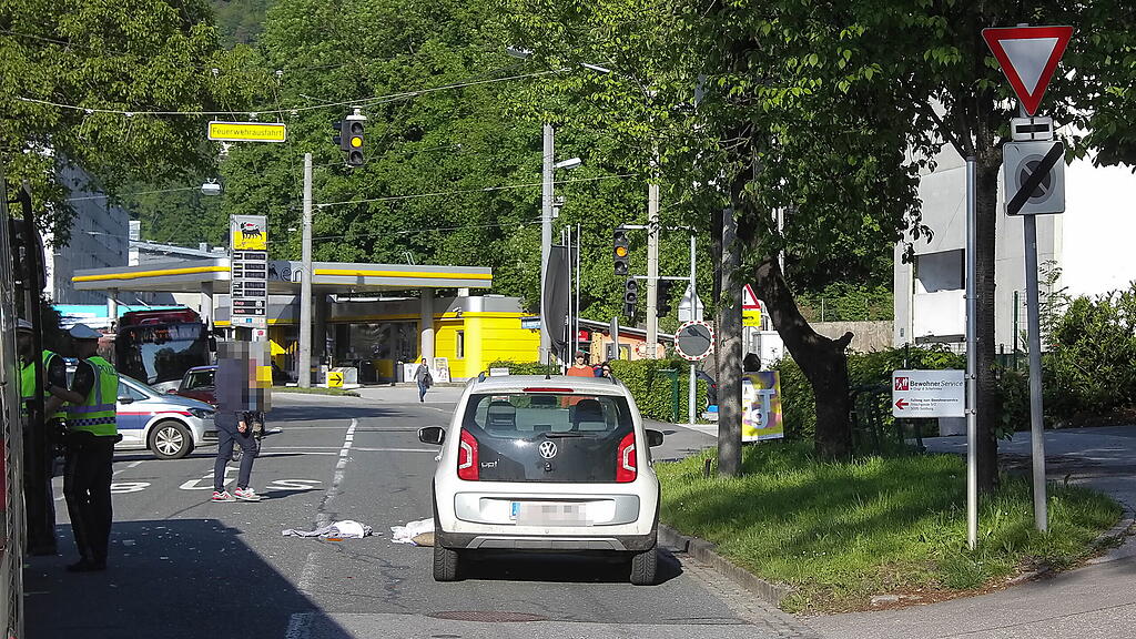 Fußgänger von Bus erfasst