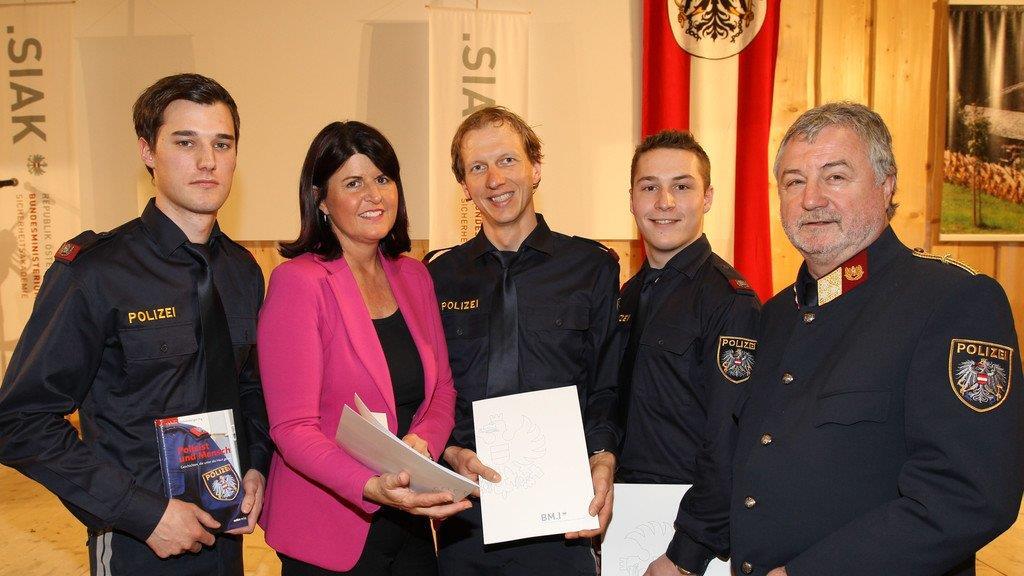 19 neue Polizisten