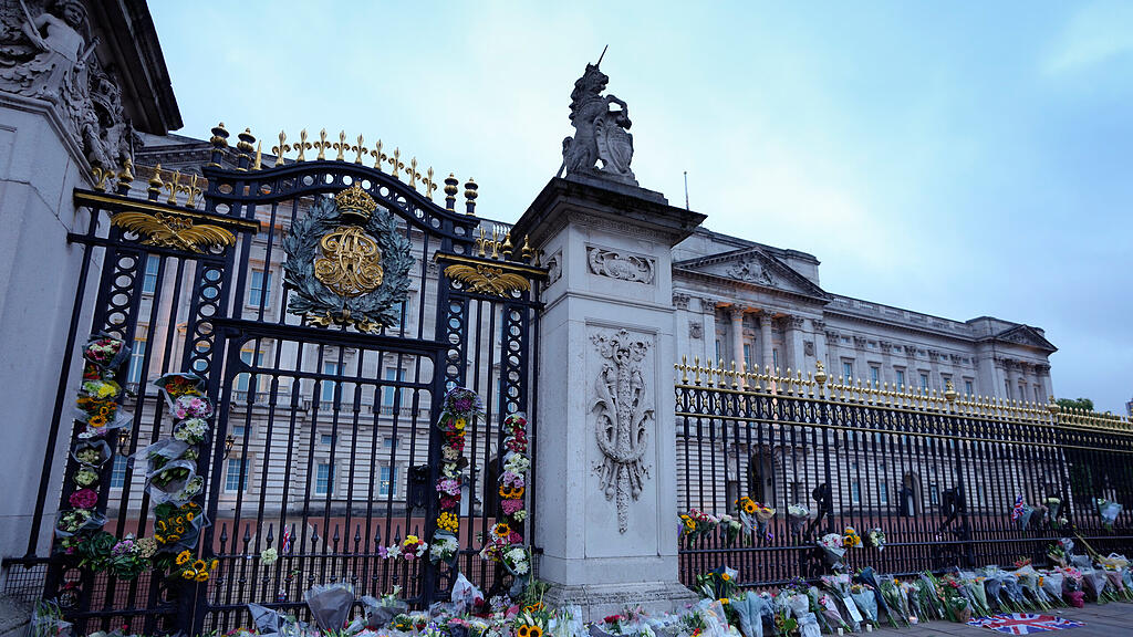 Queen Trauer Buckingham Palace