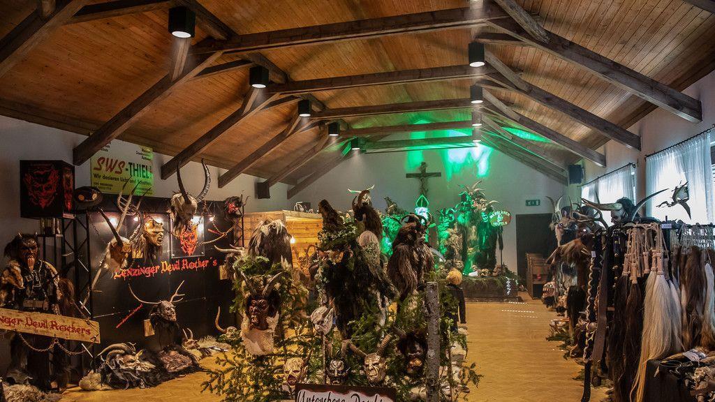 Bilder der Maskenausstellung