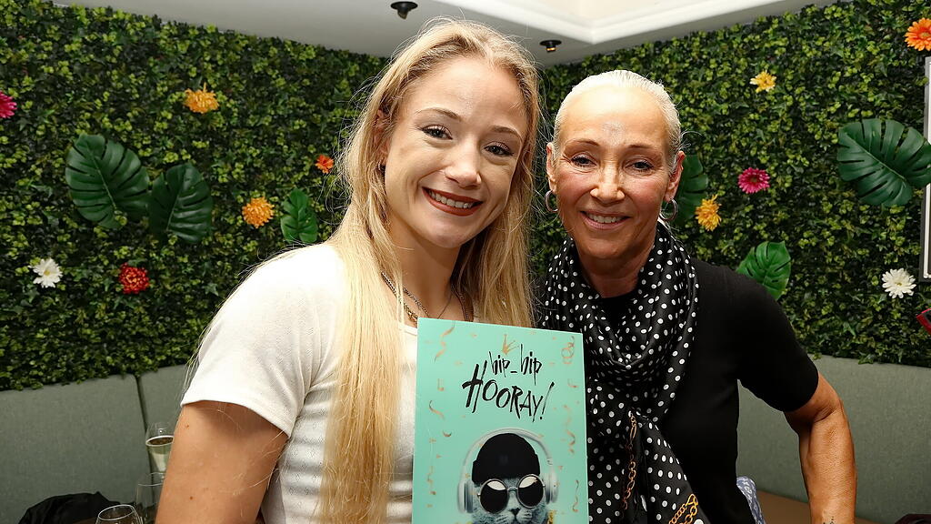 Muay Thai-Weltmeisterin Stella Hemetsberger in Salzburg empfangen