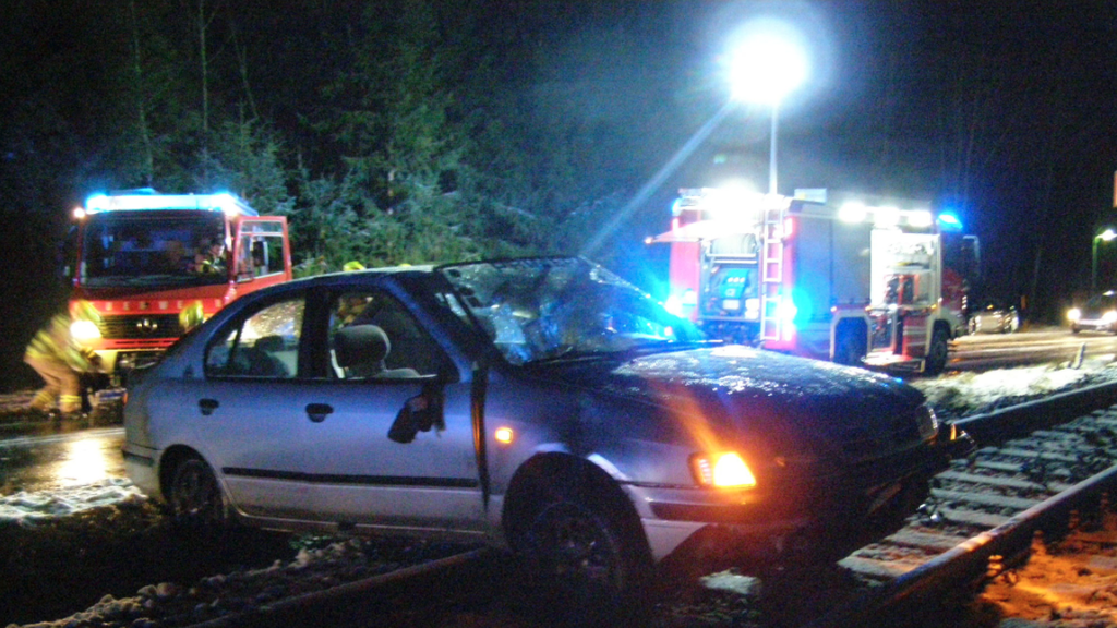 Aufgrund der winterlichen Fahrverhältnisse kam der 23-Jährige mit seinem Auto ins Schleudern.