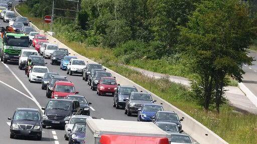 Stau nach Auffahrunfall auf A10