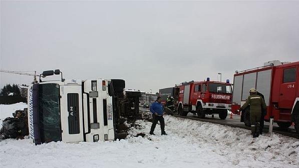 Lkw in Lambach umgekippt