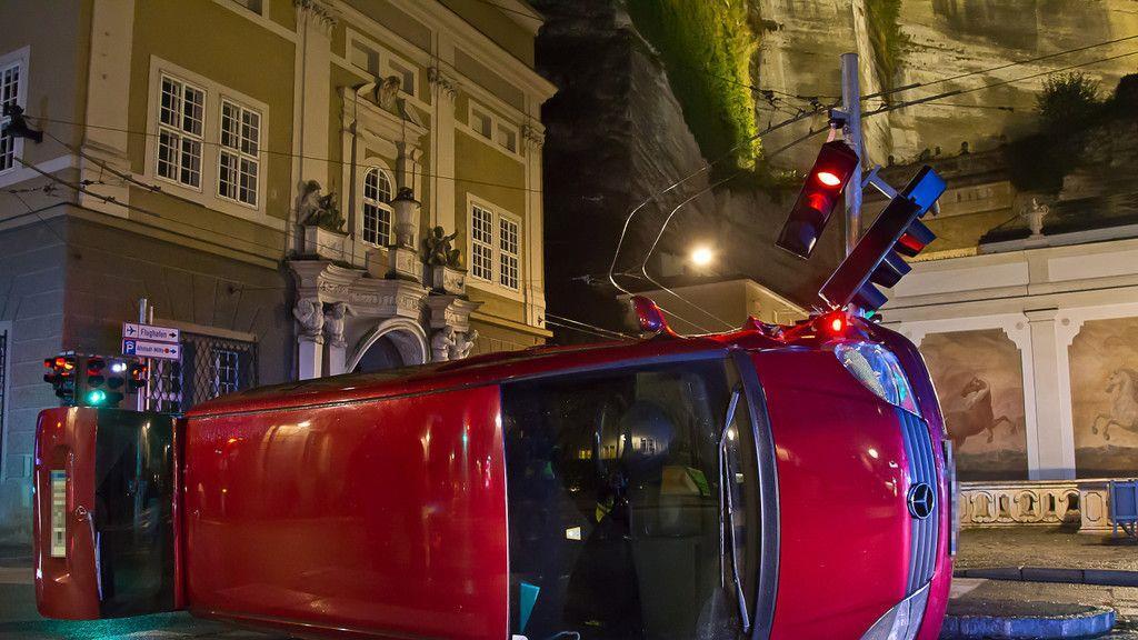 Pkw-Unfall am Herbert-von-Karajan-Platz