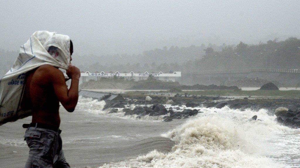 Philippinen: Taifun Haiyan verwüstet Stadt Tacloban - mindestens 100 Tote
