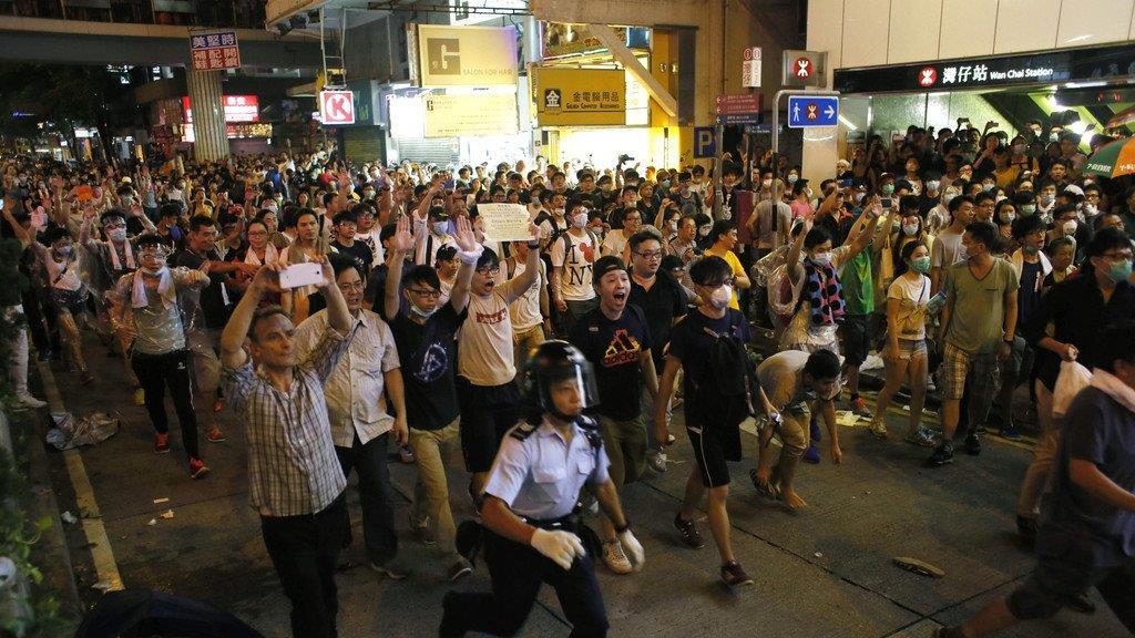 Demonstranten legen Hongkong lahm