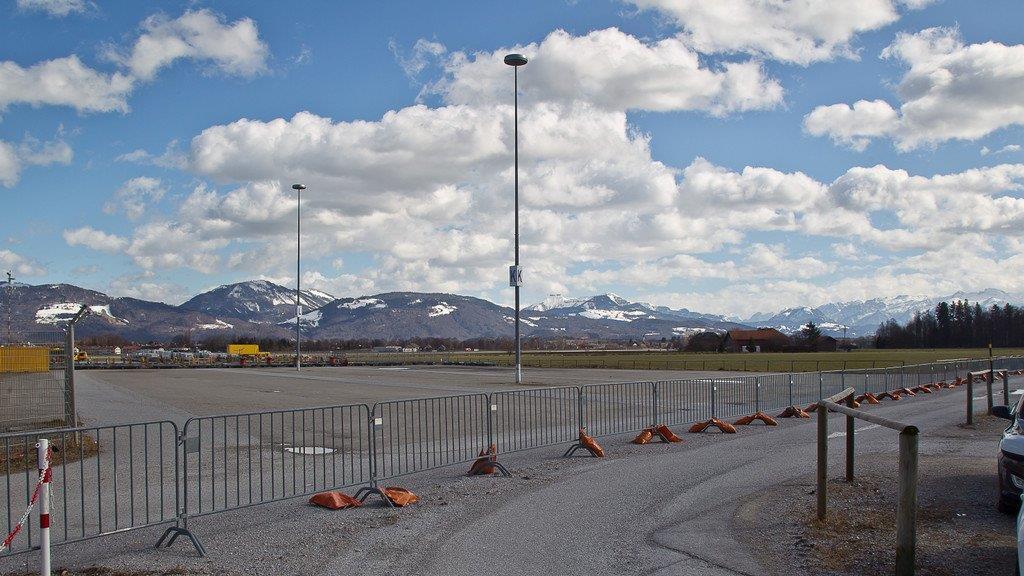 Flughafen sperrt 1.000 Parkplätze