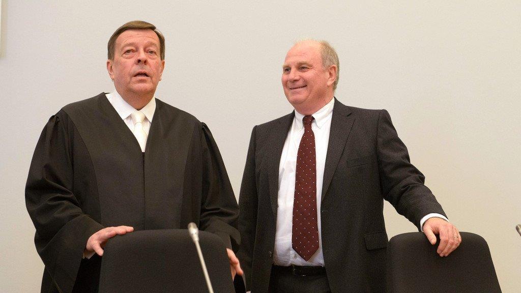 Auftakt im Prozess gegen FC Bayern-Präsident Uli Hoeneß