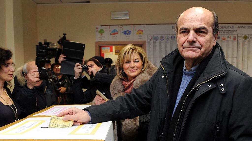 Pieluigi Bersani liegt bei rund 36 Prozent, Berlusconi bei rund 30 - Vierter Platz für Monti.