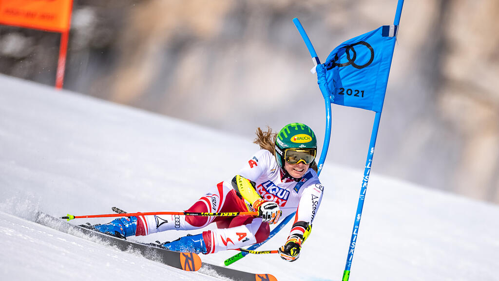 Katharina Liensberger beim Riesentorlauf in Cortina