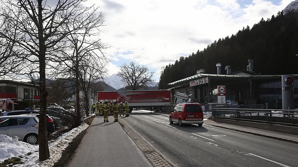 Lkw-Unfall beim Almkanal in Grödig