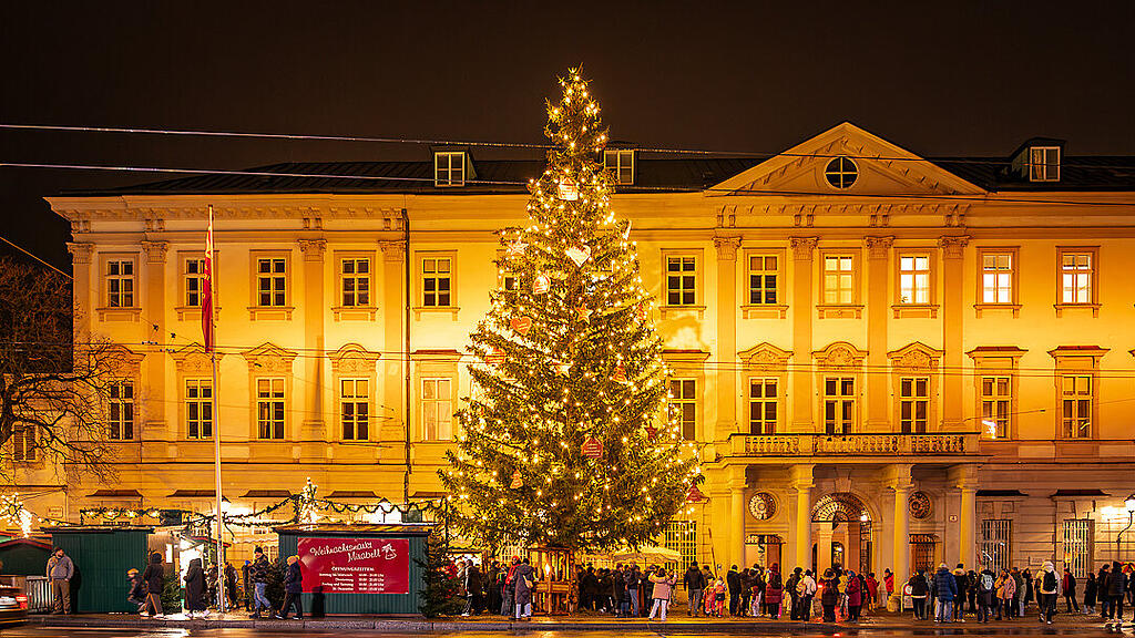 Alt Gnigler Krampusse beim Weihnachtsmarkt am Mirabellplatz