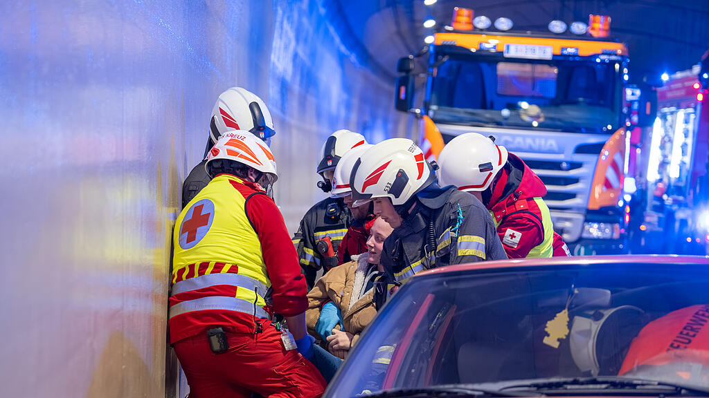 Große Einsatzübung im Lieferinger-Tunnel