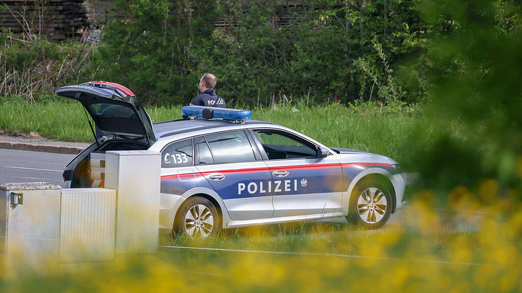 Polizei in der Nähe des Tatorts in Maria Alm im Pinzgau