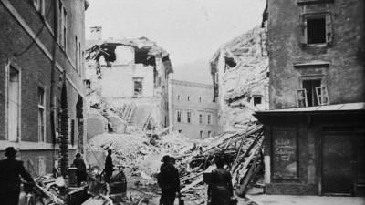 Erster Bombenangriff 1944