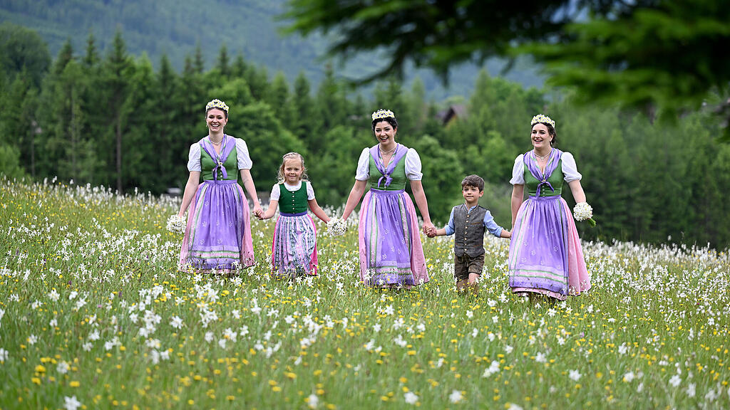 65. NARZISSENFEST IM AUSSEERLAND / FOTOTERMIN DER HOHEITEN
