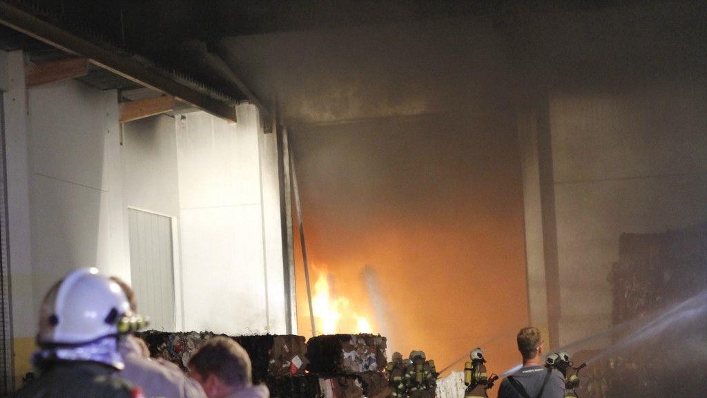 Brand in Müllentsorgungsfirma in St. Pantaleon II