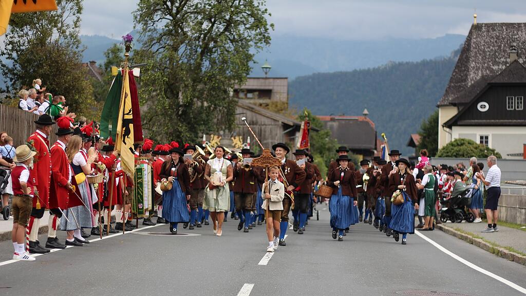 75 Jahre Trachtenverein  D\u00b4Puachstoana
