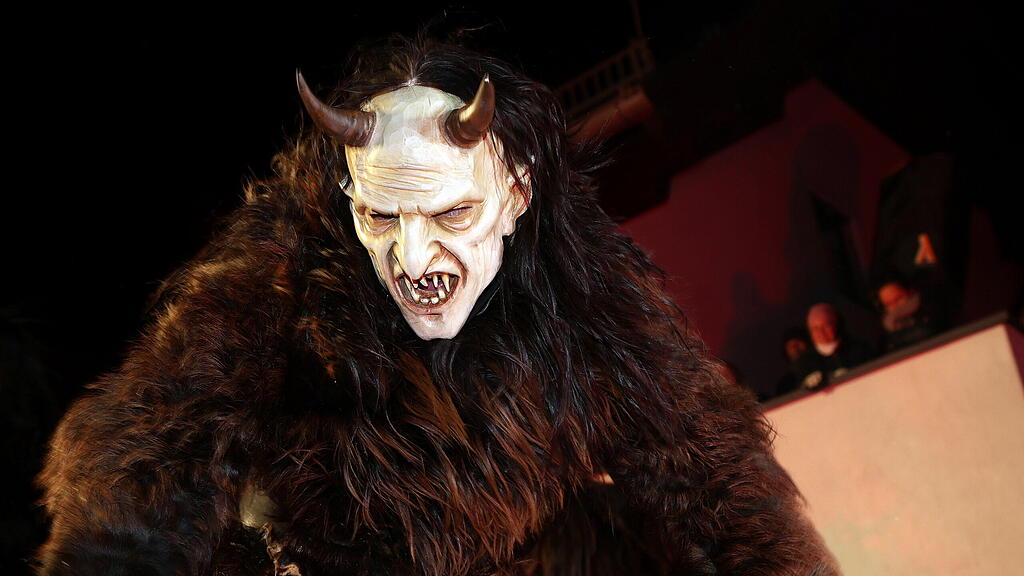 Anifer Krampuslauf am Dorfplatz