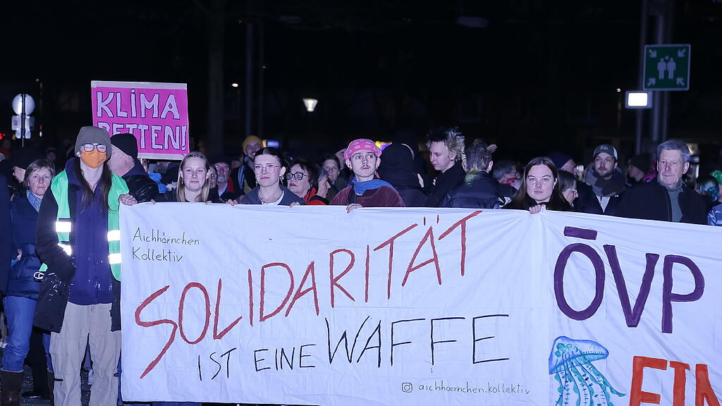 kundgebung blau-schwarz hauptbahnhof