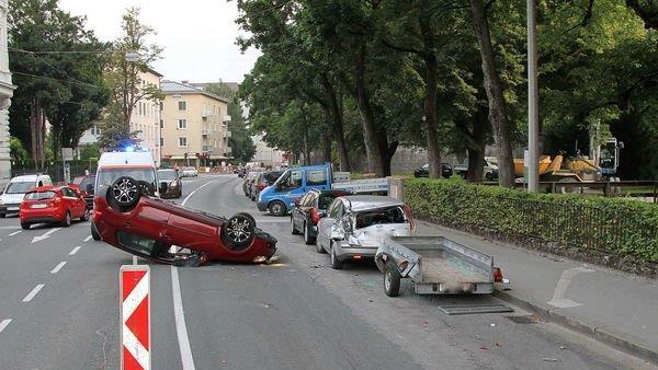 Pkw auf dem Dach