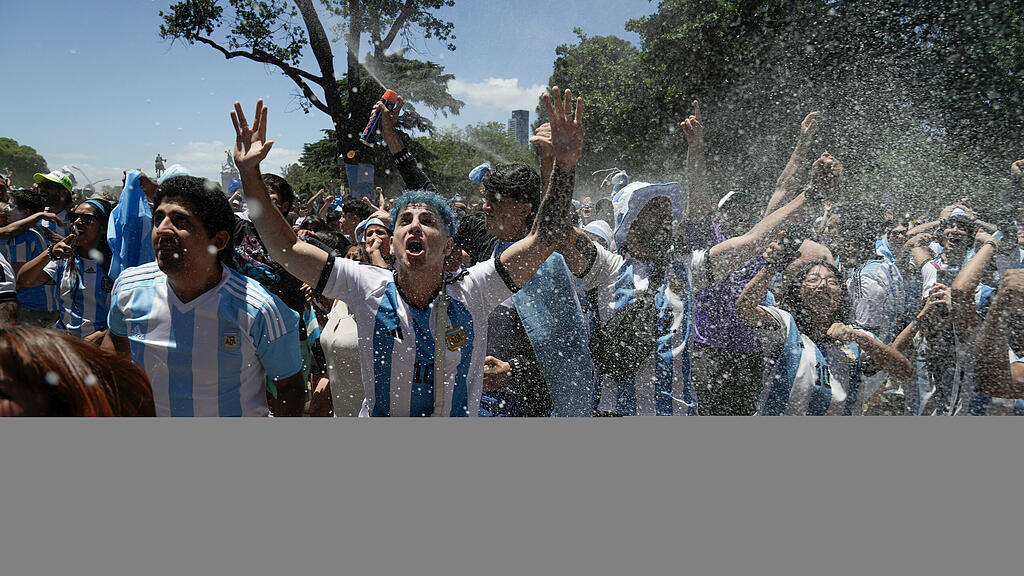 Argentinien ist Fu\u00dfball-Weltmeister: Party in Buenos Aires