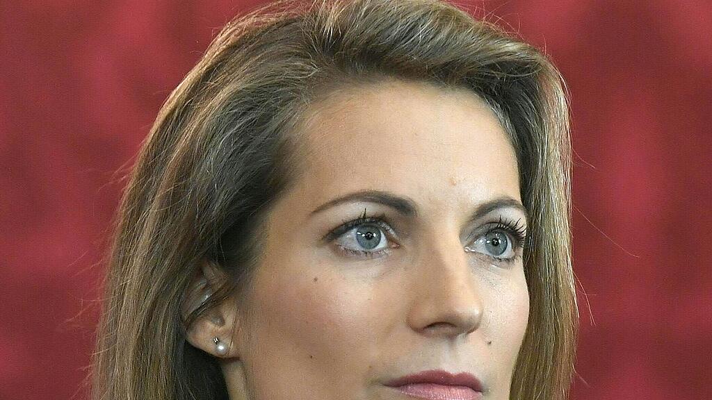 SB, Minister, Übergangsregierung