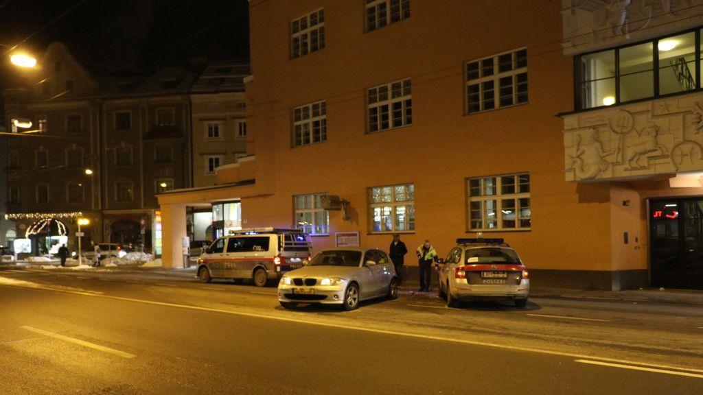 Streifenwagen crasht bei Kiesel