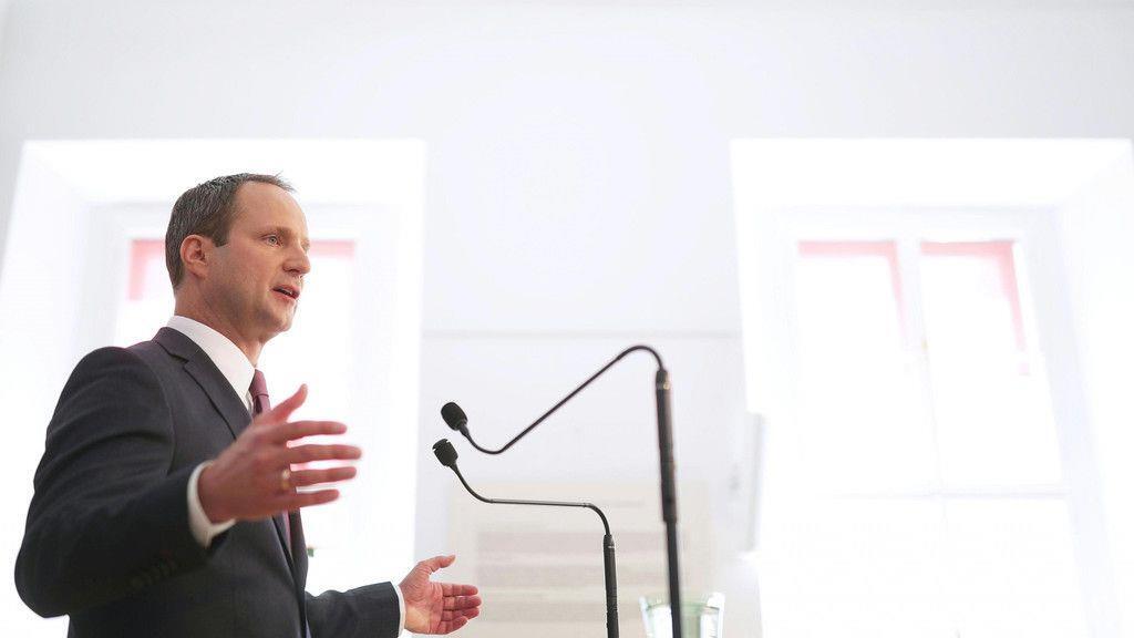NEOS-Chef Strolz tritt ab