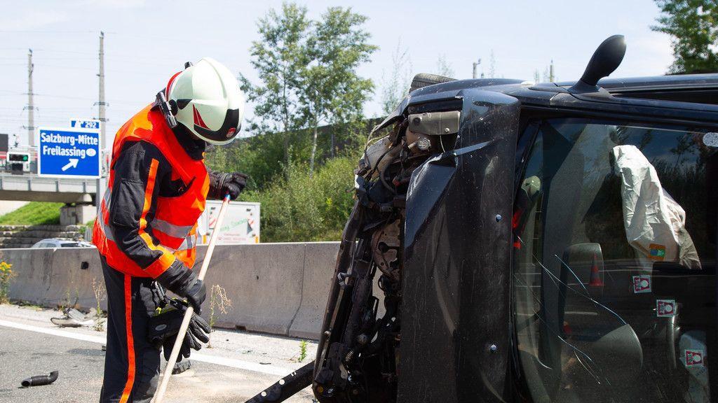 Pkw-Überschlag auf der A1 bei Kleßheim