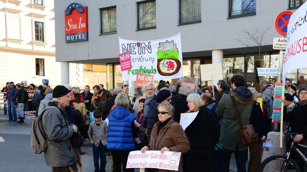 Demo gegen Ausbau Mönchsberggarage, III