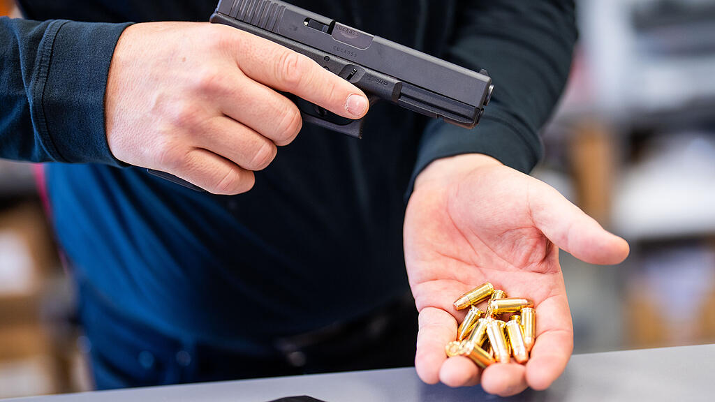 Waffe, Pistole, Waffenverkauf