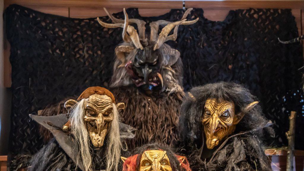 Bilder der Maskenausstellung