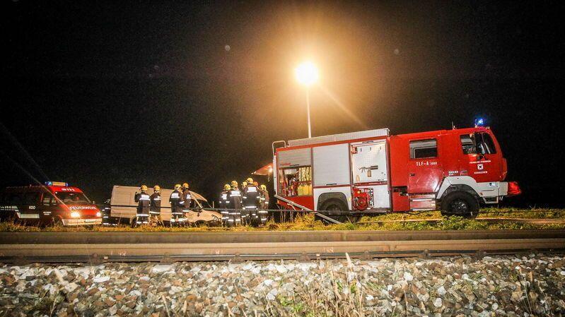 Der Lenker des Lieferwagens konnte sich glücklicherweise unverletzt aus dem Fahrzeug befreien.