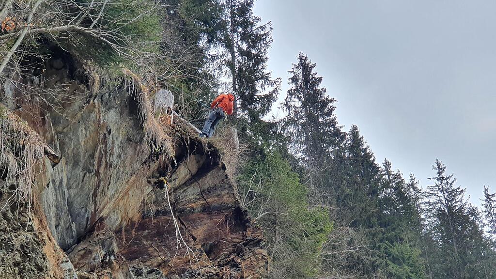 Felssturz in Taxenbach blockiert Straße