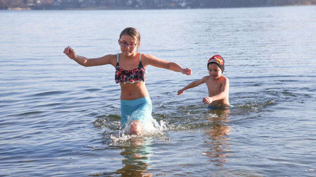 Seeham: Silvesterschwimmen im Obertrumer See