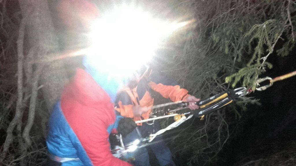 Skitourengeher aus Felswand gerettet