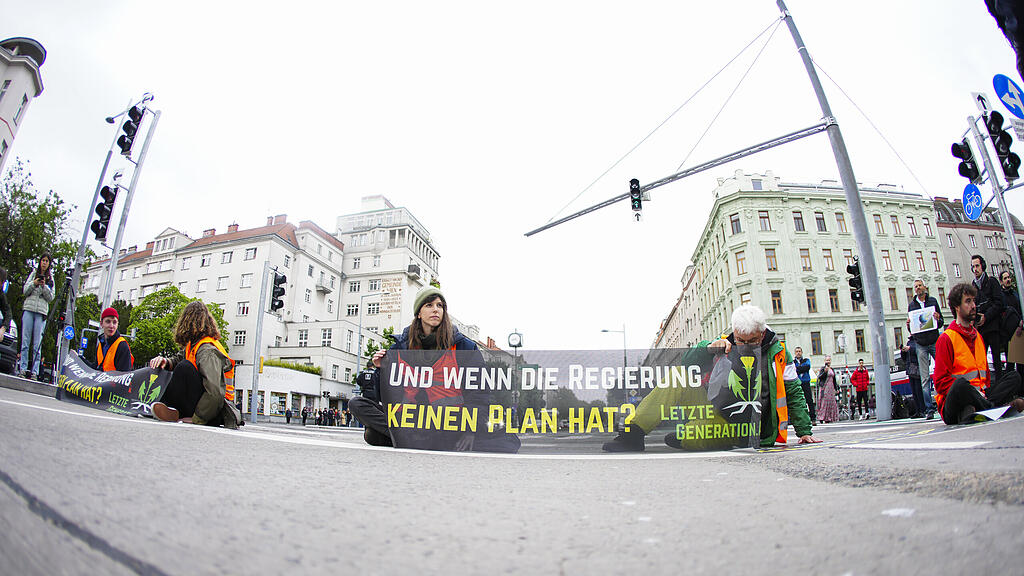 Klimaprotest auf Wiener Reichsbrücke