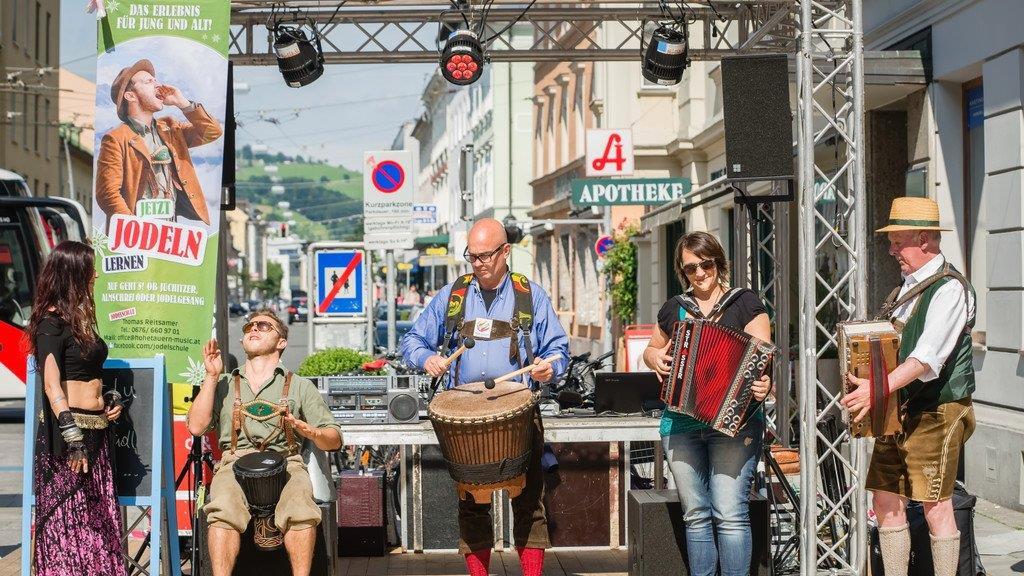 Linzergassenfest 2015 bei Sonnenschein eröffnet