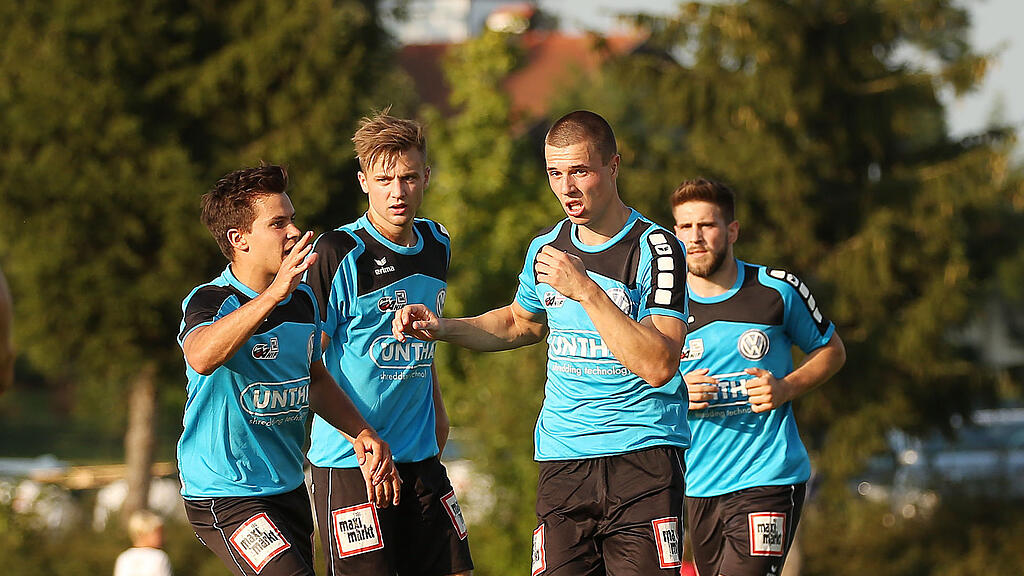 Markus Wallner (zweiter v. re.) könnte beim SC Wiener Neustadt landen.