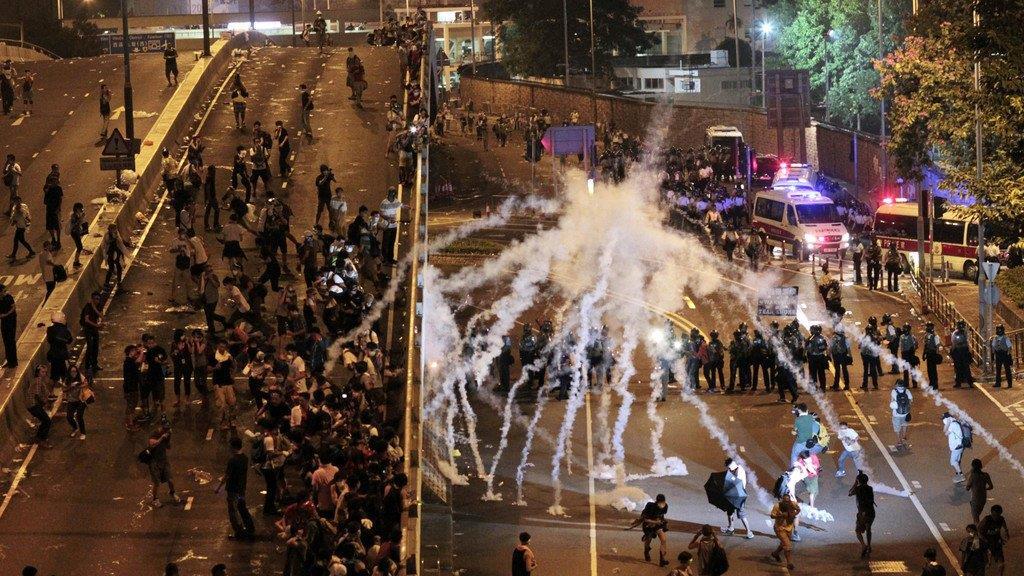 Demonstranten legen Hongkong lahm