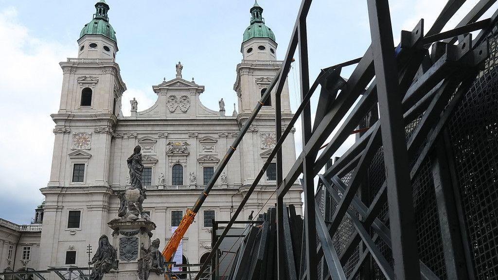 "Jedermann": Aufbauarbeiten am Domplatz