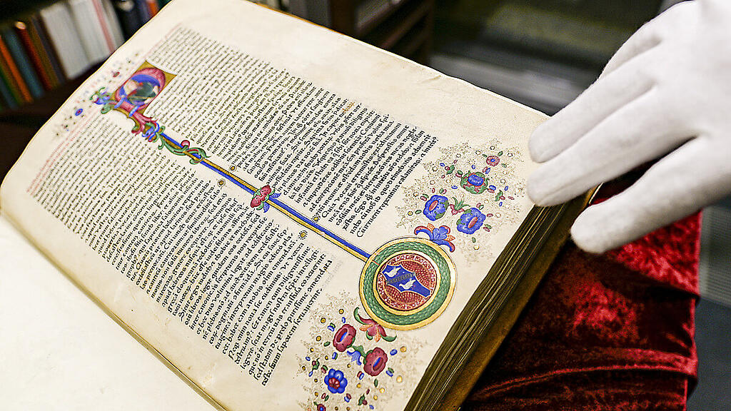 Diese Bibel ist mehr als 550 Jahre alt