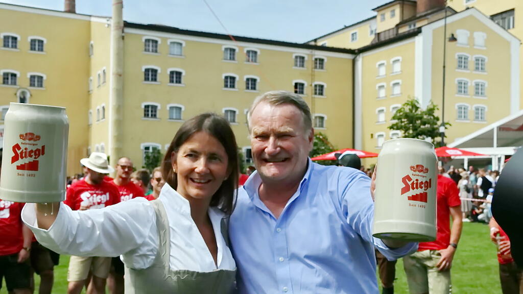 Stiegl Maibaumaufstellen