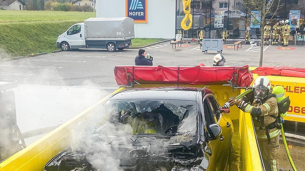 Fahrzeugbrand Oberndorf Hofer