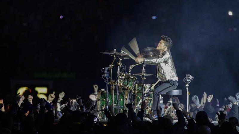 Bruno Mars & Red Hot Chili Peppers live beim Super Bowl 2014